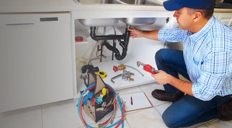 Expert burst pipe repair services in Whitsett, TX